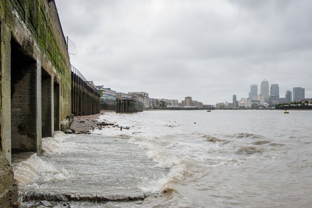 2014/09/ae911__1410531898_ne-storm-relief-rotherhithe