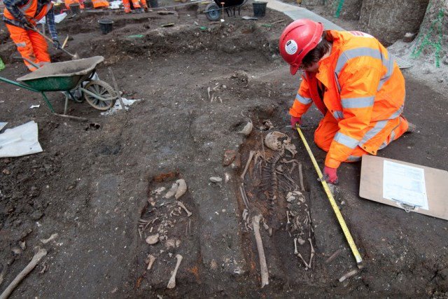 2015/03/511c8__1425977120_archaeologists-begin-main-excavation-of-broadgate-ticket-hall--march-2015-189148